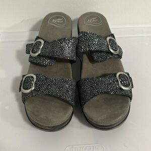 Dansko women’s shoe/‎ sandal.  Size 41 (8.5), black and metallic silver
